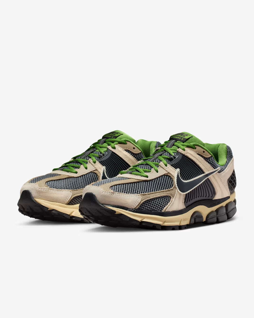 NIKE Zoom Vomero 5