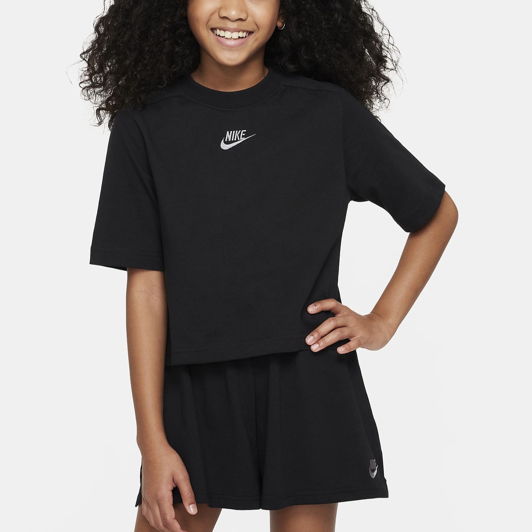 SPORTSWEAR