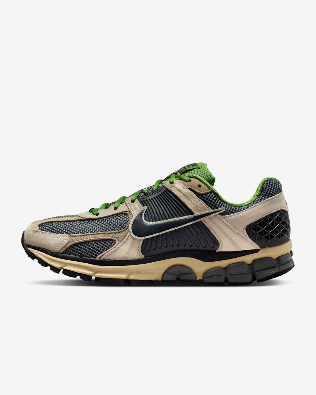 NIKE Zoom Vomero 5