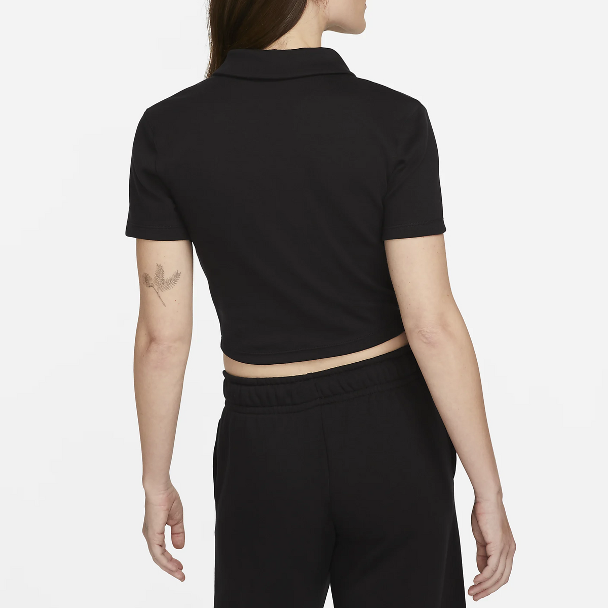 SPORTSWEAR ESSENTIALS