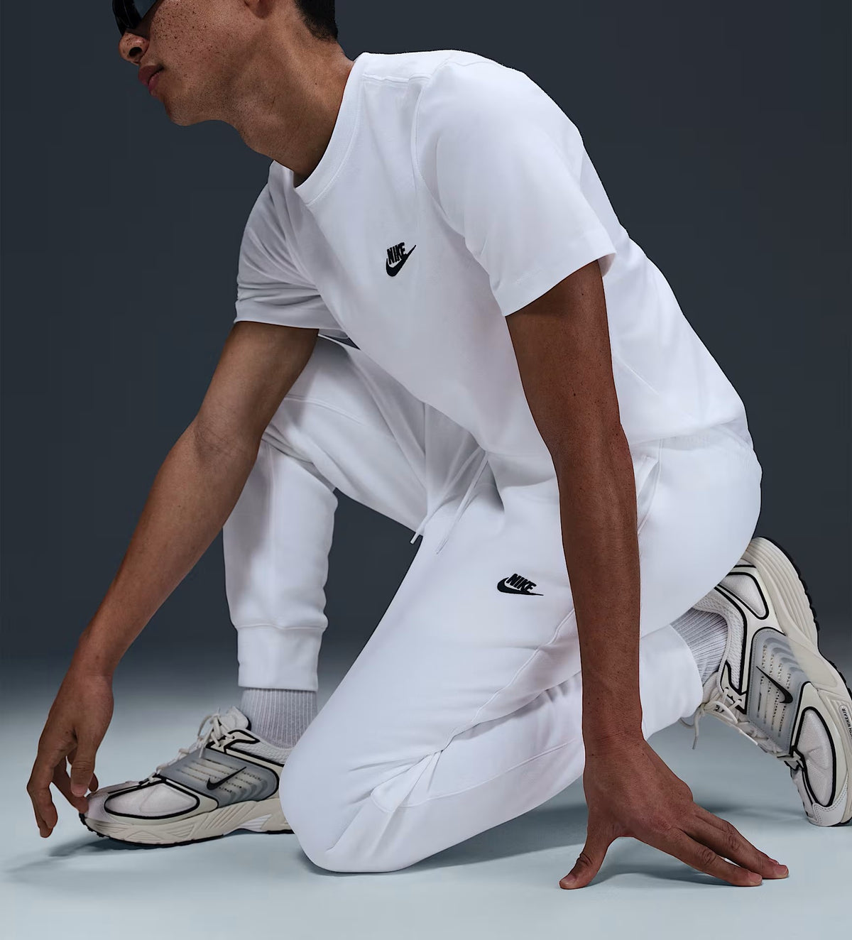 Pantalone Tuta Nike Club Men's Joggers FN3787-100