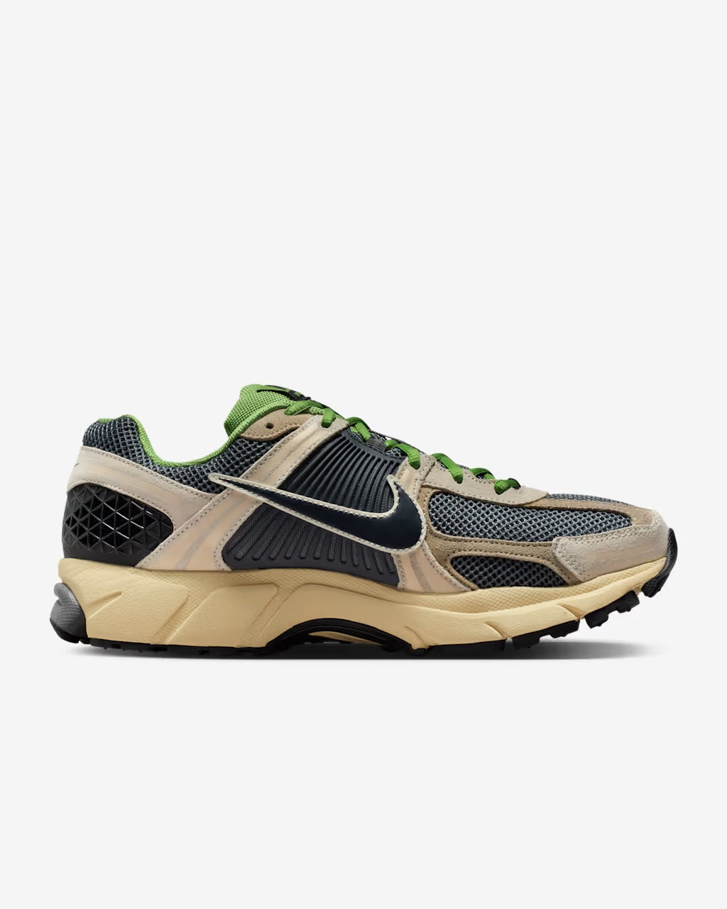 NIKE Zoom Vomero 5