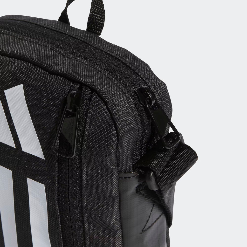 ESSENTIALS TRAINING SHOULDER BAG