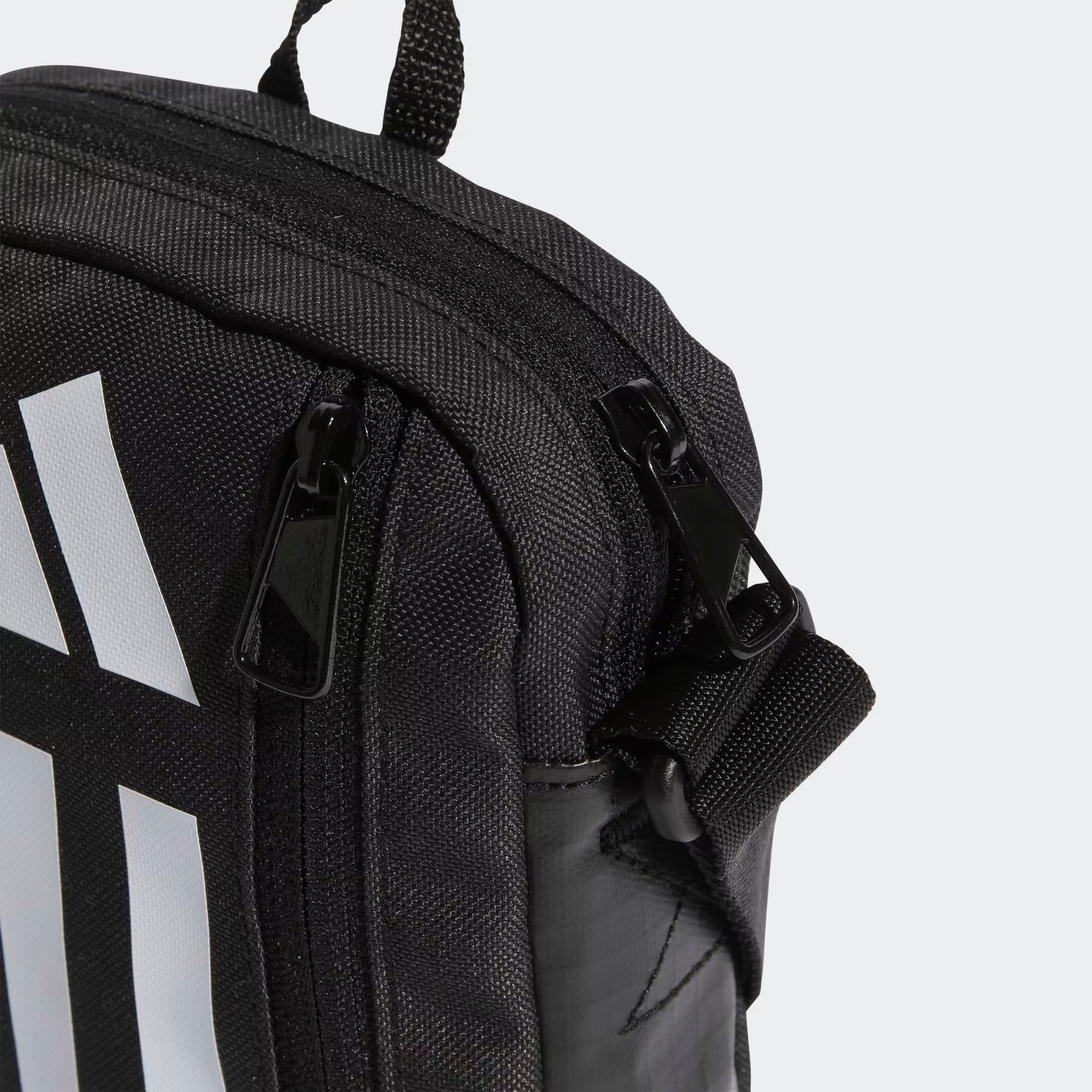 ESSENTIALS TRAINING SHOULDER BAG