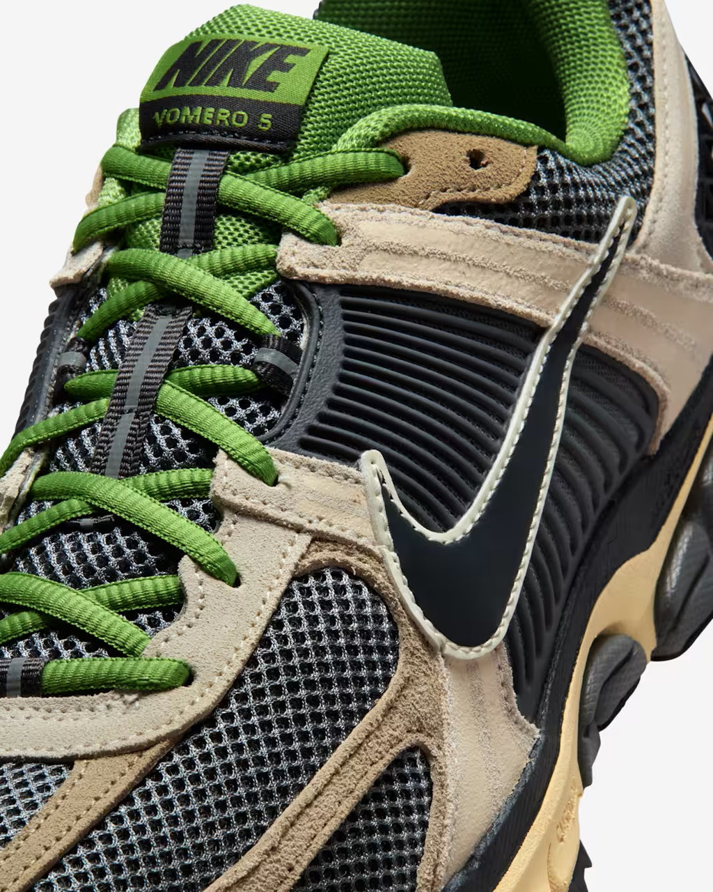 NIKE Zoom Vomero 5