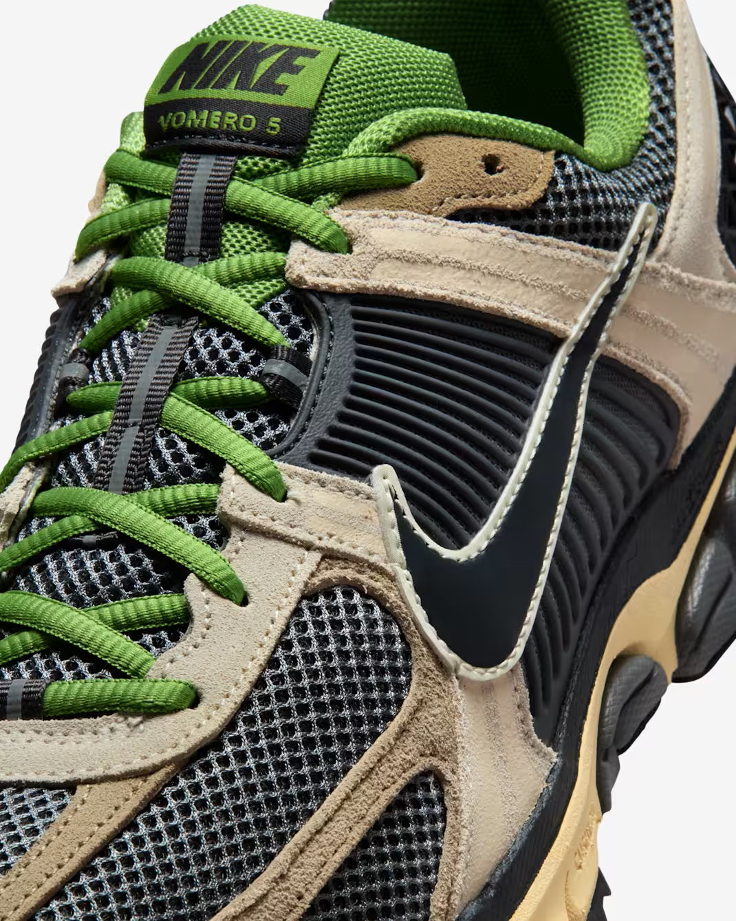 NIKE Zoom Vomero 5